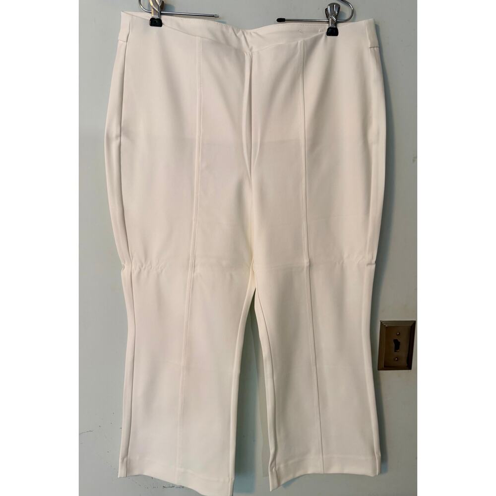 Chico's 2.5 (14) NWOT Ecovero cropped pant with slimming tummy panel white